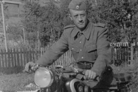 Na&scaron; ata oficir (1945) / Foto: Arhiv Avtorice
