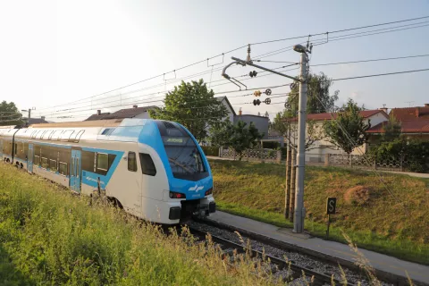 Vlaki trobijo pogosteje