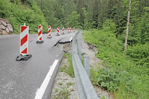 Usad na državni cesti v Davčo / Foto: Tina Dokl / Foto: 