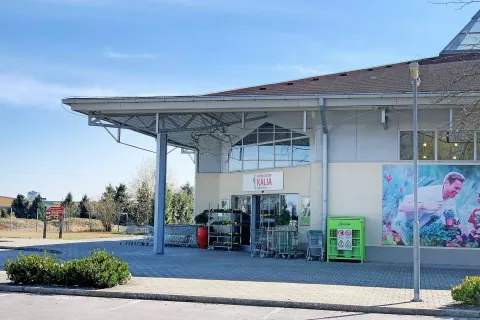 Vrtni center na Zlatem polju v Kranju / Foto: Tina Dokl / Foto: 