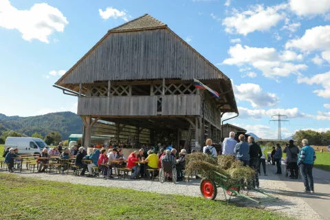 Jesen pod Črnetovim toplarjem
