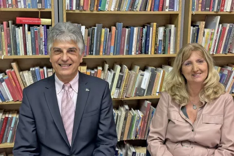 Miran Ko&scaron;uta in Vesna Mikulič / Foto: Primus