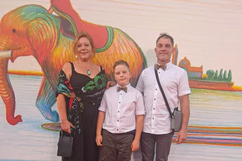 Anka, Rene in Andrej Mlinar na rdeči preprogi bene&scaron;kega filmskega festivala / Foto: Osebni Arhiv