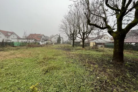 Večnamenski center bo stal na Savski cesti, nasproti sedanjega objekta PGD Domžale mesto. / Foto: Aleš Senožetnik