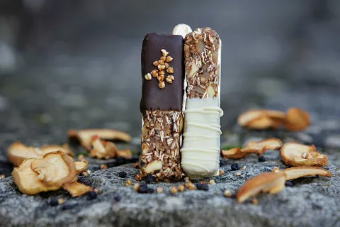 Medvo&scaron;ka sladica se razvija v smeri bogate sadne plo&scaron;čice s pridihom bele ali temne čokolade. / Foto: arhiv delavnice (Matjaž Ru&scaron;t)