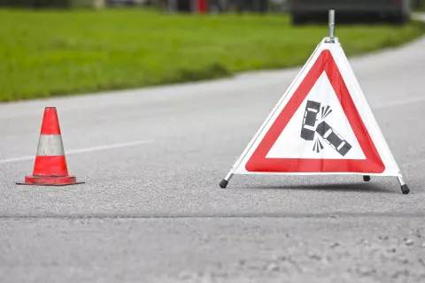 Policija, policijsko vozilo, intervencija, prometni prekr&scaron;ek, aretacija, pridržanje, posredovanje, kronika, umor, rop, kraja, policijska racija, policijski trak, Gasilci, požar, gasilsko vozilo, re&scaron;evanje, nesreča, ga&scaron;enje požara, intervencija, Gorska re&scaron;evalna služba, GRS, re&scaron;evanje v gorah, intervencija, helikoptersko re&scaron;evanje, nesreča v gorah, planinci, zdrs, aki / Foto: Gorazd Kavčič