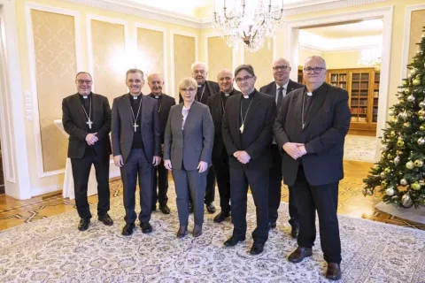 Predsednica Republike Slovenije Nata&scaron;a Pirc Musar s slovenskimi &scaron;kofi&nbsp;/ Foto: Slovenska &scaron;kofovska konferenca