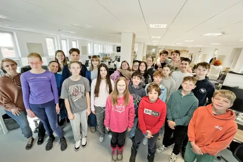 Mladi novinarji O&Scaron; Janeza Puharja Kranj &ndash; Center na obisku Gorenjskega glasa / Foto: Dina Kavčič