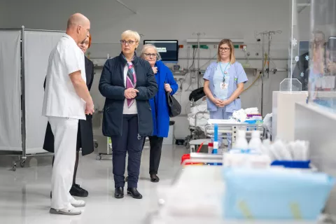 Obisk predsednice Nata&scaron;e Pirc Musar v Splo&scaron;ni bolni&scaron;nici Jesenice.Predsednica države Nata&scaron;a Pirc Musar in direktorica Petra Rupar in predstojnik urgentnega centra dr. Robert Carotta / Foto: Nik Bertoncelj