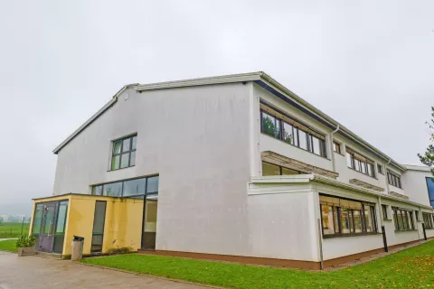 Ena večjih investicij bo prizidek in nadgradnja osnovne &scaron;ole in vrtca v Križah. / Foto: Primož Pičulin, arhiv Gorenjskega glasa