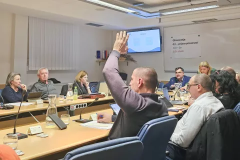 Seja je bila burna, nekaj občinskih svetnikov je izrazilo nezaupanje do župana in njegovih odločitev. / Foto: Ur&scaron;ka Peternel