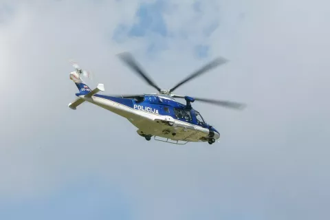 dan odprtih vrat PGD Begunje v sodelovanju z GRS Radovljica ob praznovanju 60 letnice na fotografiji vaja gasilci gorski re&scaron;evalci gorska re&scaron;evalna služba Radovljica GRS policija letalska policijska enota helikopter policijski helikopter / Foto: Tina Dokl