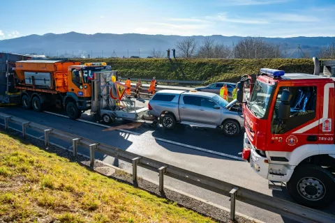 Prometna nesreča avtocesta Lesce pri izvozu Lesce / Foto: Nik Bertoncelj