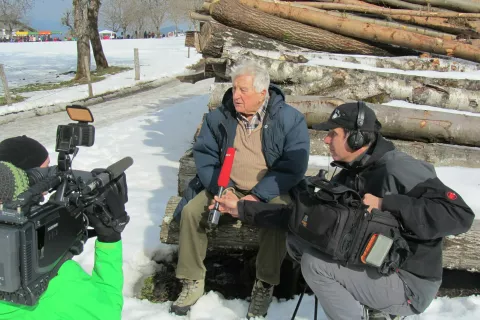 Bogo Mohor &ndash; Ston iz Kranja je eden od treh preživelih iz bunkerja pod Arihovo pečjo. Ko so mu moči dopu&scaron;čale, se je vsako leto povzpel do Ble&scaron;čeče, do bunkerja ali do Polanca. Leta 2015, ko je bil star 90 let, se je takole pogovarjal z novinarji. / Foto: Jože Ko&scaron;njek 
