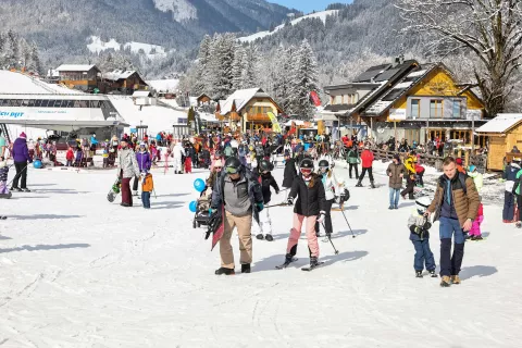 Snežna pošiljka je bila več kot dobrodošla v prvem tednu zimskih šolskih počitnic. / Foto: Tina Dokl