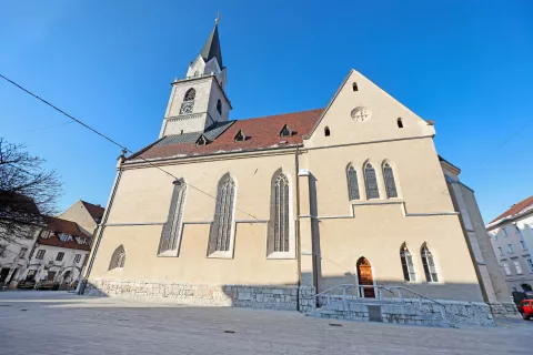 Po dostopnih podatkih nadomestilo za uporabo stavbnega zemljišča za verske objekte trenutno zaračunava dvanajst slovenskih občin. / Foto: Tina Dokl