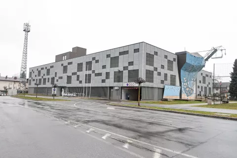 Občina Domžale načrtuje nadgradnjo garažne hiše. / Foto: Tina Dokl