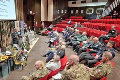 Posvetovanje o pomenu Partizanskih smučin in vojaškega smučanja v sodobnem vojskovanju v Natovem centru v Poljčah / Foto: Jože Košnjek