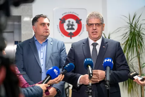 Župan Občine Jesenice Peter Bohinec in minister za notranje zadeve Boštjan Poklukar / Foto: Nik Bertoncelj