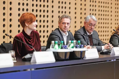 Koalicijski partnerji so se na koalicijskem vrhu na Brdu pri Kranju poenotili o ključnih ciljih do konca mandata – krepitev javnega zdravstva, vzdržni pokojninski sistem in gradnja stanovanj za mlade. / Foto: Nebojsa Tejic/sta