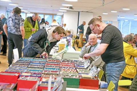 Organizatorji si prizadevajo, da bi dogodek v prihodnje približali še širšemu krogu zbirateljev in ga utrdili kot tradicionalno, vsakoletno srečanje na Bledu. / Foto: Tina Dokl