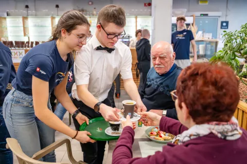 Projekt Natakarji za en dan v Bistro Obla ob dnevu Downovega sindroma / Foto: Nik Bertoncelj