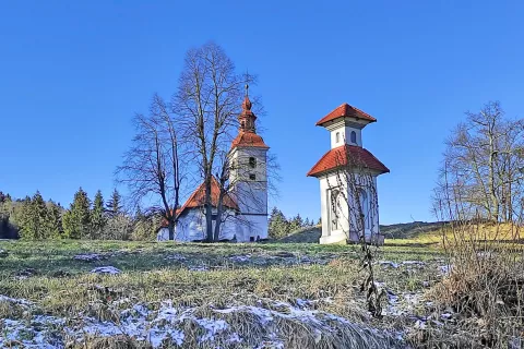 Cerkev svetega Florjana mimo katerega se spustimo do vasi Zgornja Gora. / Foto: Jelena Justin