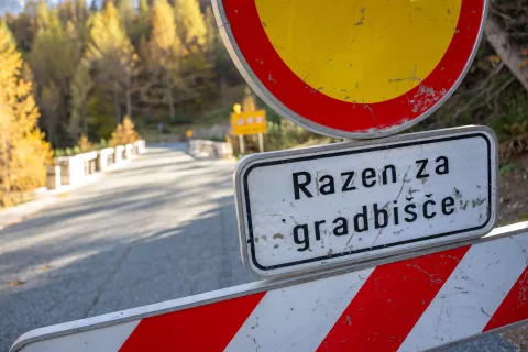 Konec marca začenjajo dela na cesti Preddvor–Spodnje Jezersko. / Foto: Nik Bertoncelj