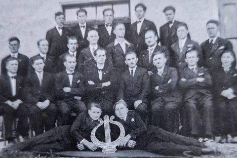 Moški pevski zbor – pevovodja Jože Pretnar / Foto: Arhiv Avtorice