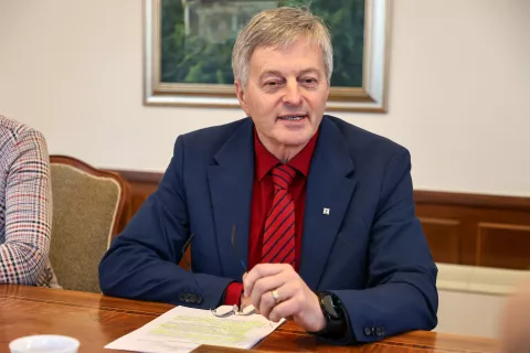 Novinarska konferenca predstavitev aktualnih občinskih naložb in projektov župan Občine Radovljica Ciril Globočnik in direktorica občinske uprave Alenka Langus / Foto: Tina Dokl