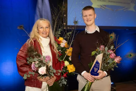 Športnica in Športnik Občine Medvode za leto 2024 sta biatlonka Anamarija Lampič (zanjo je priznanje prevzela mami Anka) in badmintonist Miha Ivančič. / Foto: Peter Košenina