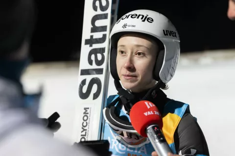 Nika Prevc je za svoj trenutek sezone izbrala svetovni rekord. / Foto: Peter Košenina