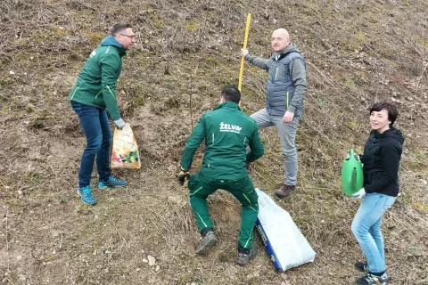 Prvo akcijo so pripravili minulo soboto, ko so posadili prve od šestdeset lip in desetih jablan. / Foto: arhiv Komunale Škofja Loka