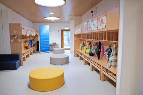 Z novim predlogom se cene za starše v povprečju povečujejo od 3,90 evra do 42,51 evra na mesec. / Foto: Tina Dokl