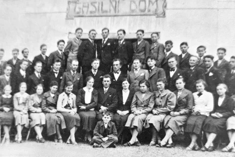 Gasilski dom in člani KPD, kjer je imela prostor tudi knjižnica / Foto: Arhiv Avtorice