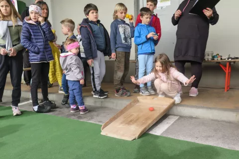 Velikonočne igre prinašajo veselje tako otrokom, kot odraslim. / Foto: Dr. Nena Židov