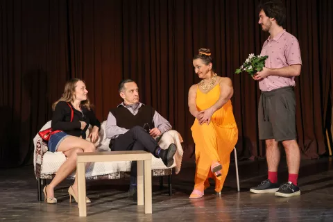 Obiski komedija Vinka Möderndorfer dobrodelna predstava za Matica Kokrica na fotografiji igralci Uršula Vratuša, Igor Korošec, Lucija Grm, Rene Borštnar / Foto: Tina Dokl