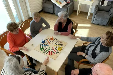 Dnevni center omogoča prijetno okolje za druženje, različne aktivnosti in celostno podporo starejšim. / Foto: arhiv doma