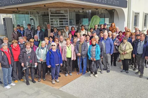 Naša skupina pred novogoriškim TIC - om / Foto: Grega Flajnik