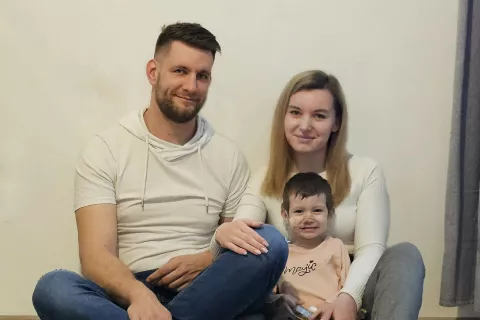 "Čisto vsakemu, ki nam je pomagal na poti Siinega zdravljenja, smo iskreno hvaležni," povesta Siina starša Dušan in Maruša. / Foto: Osebni Arhiv