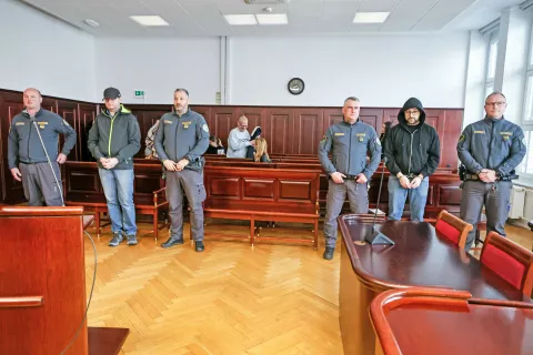 David Trivić (desno) je med soočenjem dejal, da do konca tako ne bodo prišli, nakar ga je Andraž Skrinjar (levo) pozval, naj pove resnico, da lahko s tem končno zaključita, a Trivić mu je odvrnil: »Z mano ne boš več manipuliral.« / Foto: Tina Dokl