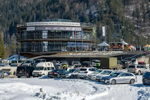 Parkirišče Planica Nordijski center Planica / Foto: Nik Bertoncelj