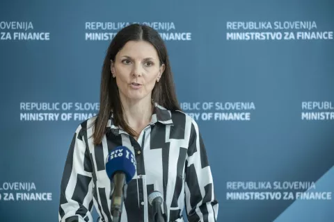 »Cilji izdaje druge ljudske obveznice so bili doseženi,« je dejala državna sekretarka na ministrstvu za finance Nikolina Prah. / Foto: Bostjan Podlogar/sta