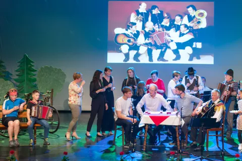 S kolesom po Sloveniji, Dramska skupina Pod Stražo / Foto: Arhiv Dramske Skupine