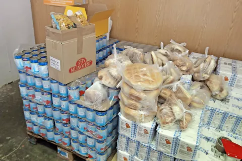 Najprej bo pomoč namenjena oskrbi s hrano, vodo in higienskimi potreb&scaron;činami ter začasnim zatoči&scaron;čem in psihosocialni pomoči. Fotografija je simbolična. / Foto: arhiv Gorenjskega glasa