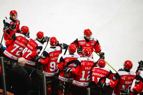 Hokejska tekma teddy bear toss HDD Jesenice tekma proti Rittner Buam / Foto: Nik Bertoncelj