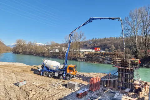Novi most ob nekdanji Planiki bodo zgradili še letos. / Foto: Mok
