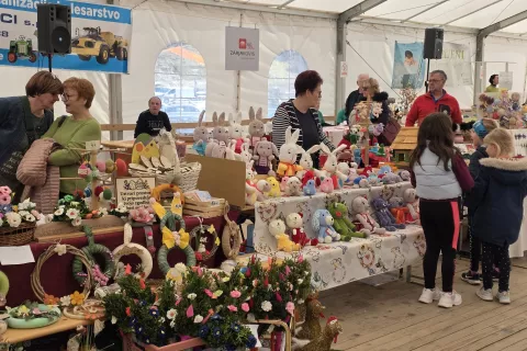 Na velikonočnem sejmu je bilo videti najrazličnejše rokodelske izdelke. / Foto: Špela Šimenc