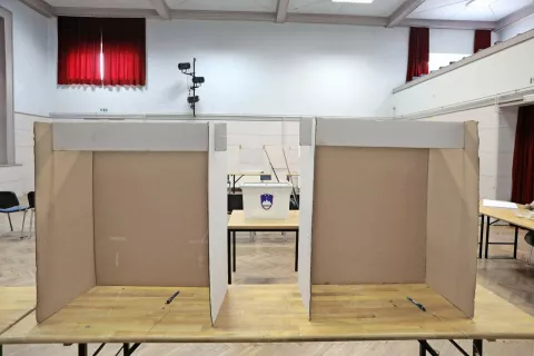 Ponovljeno glasovanje na referendumu o zakonu o drugem tiru na Kokrici / Foto: Gorazd Kavčič / Foto: 