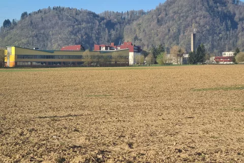 Velik del Zlatega polja je že pozidanega, a tudi za naprej nič ne kaže, da bi se pozidava ustavila. / Foto: Cveto Zaplotnik